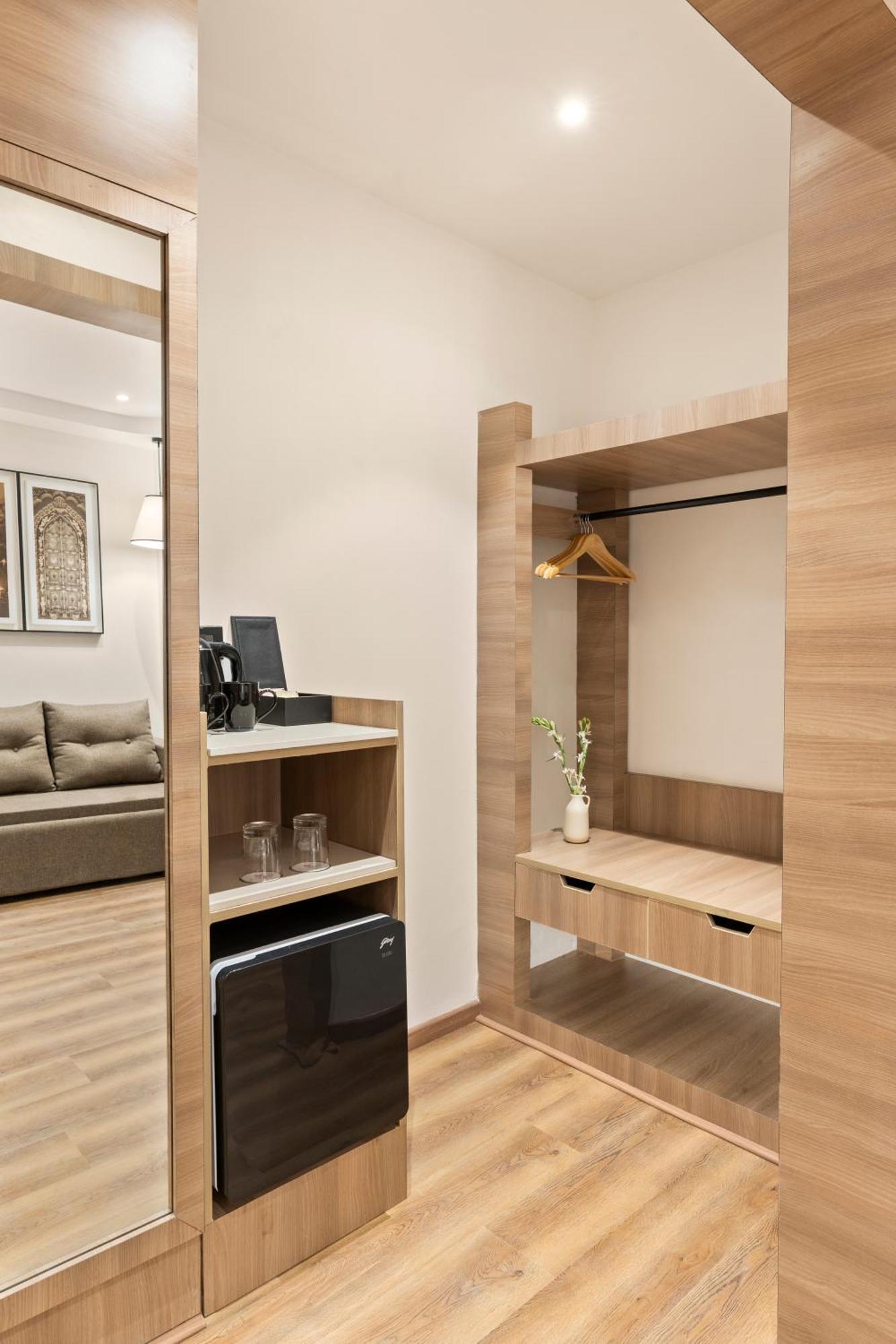 Country Inn Ayodhya - Opposite Airport Екстер'єр фото