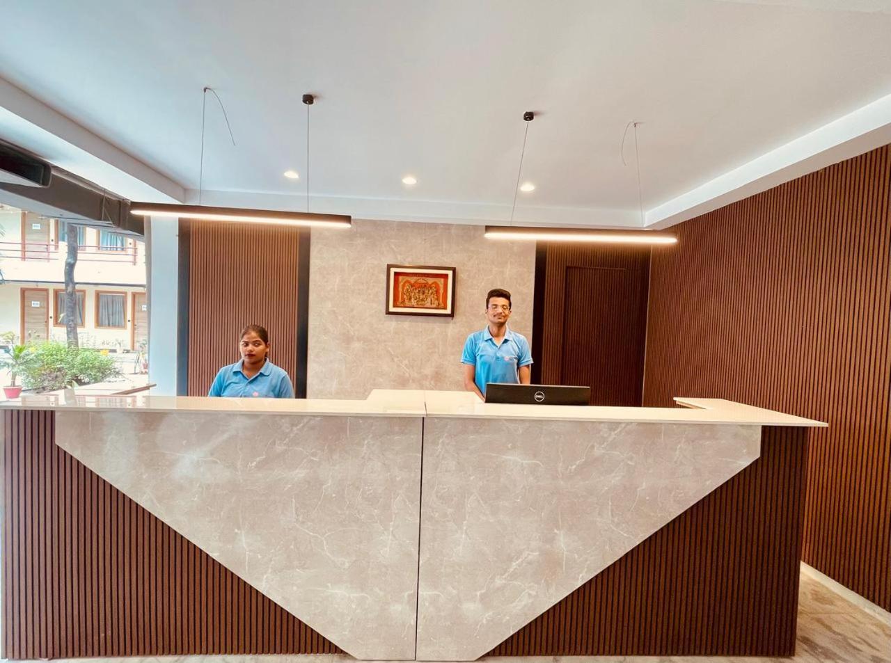 Country Inn Ayodhya - Opposite Airport Екстер'єр фото