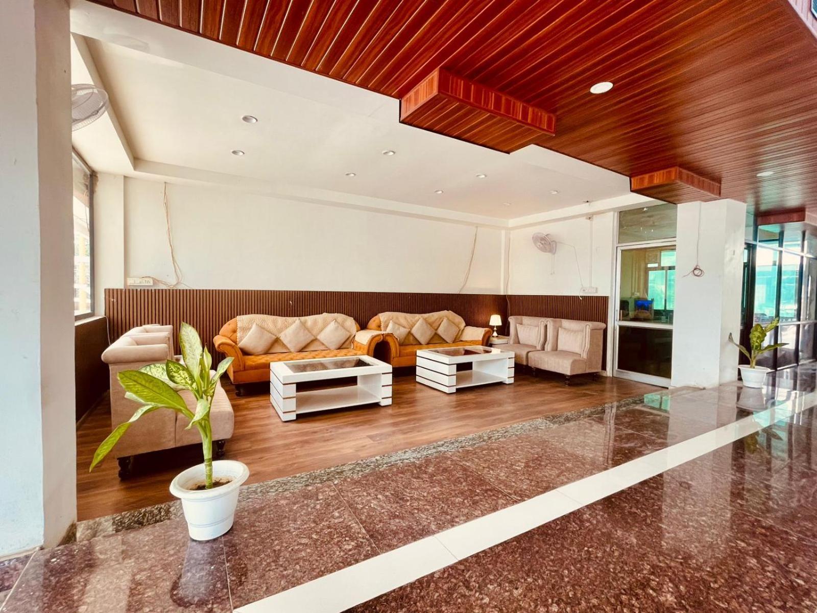 Country Inn Ayodhya - Opposite Airport Екстер'єр фото